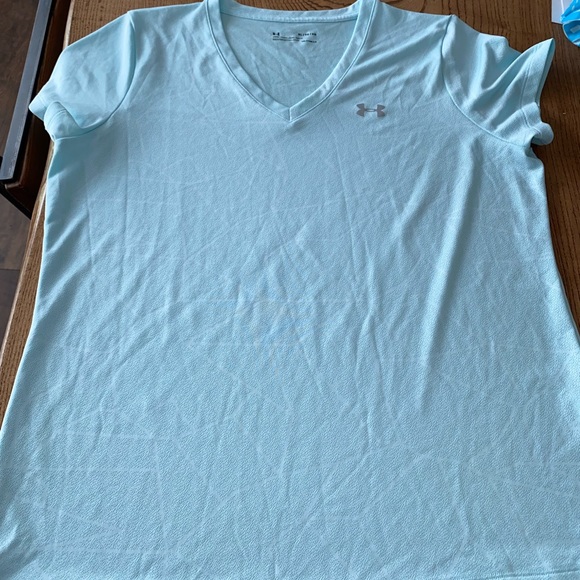 Womens light blue XL under Armour heat gear short sleeved with geometric print - Picture 2 of 5